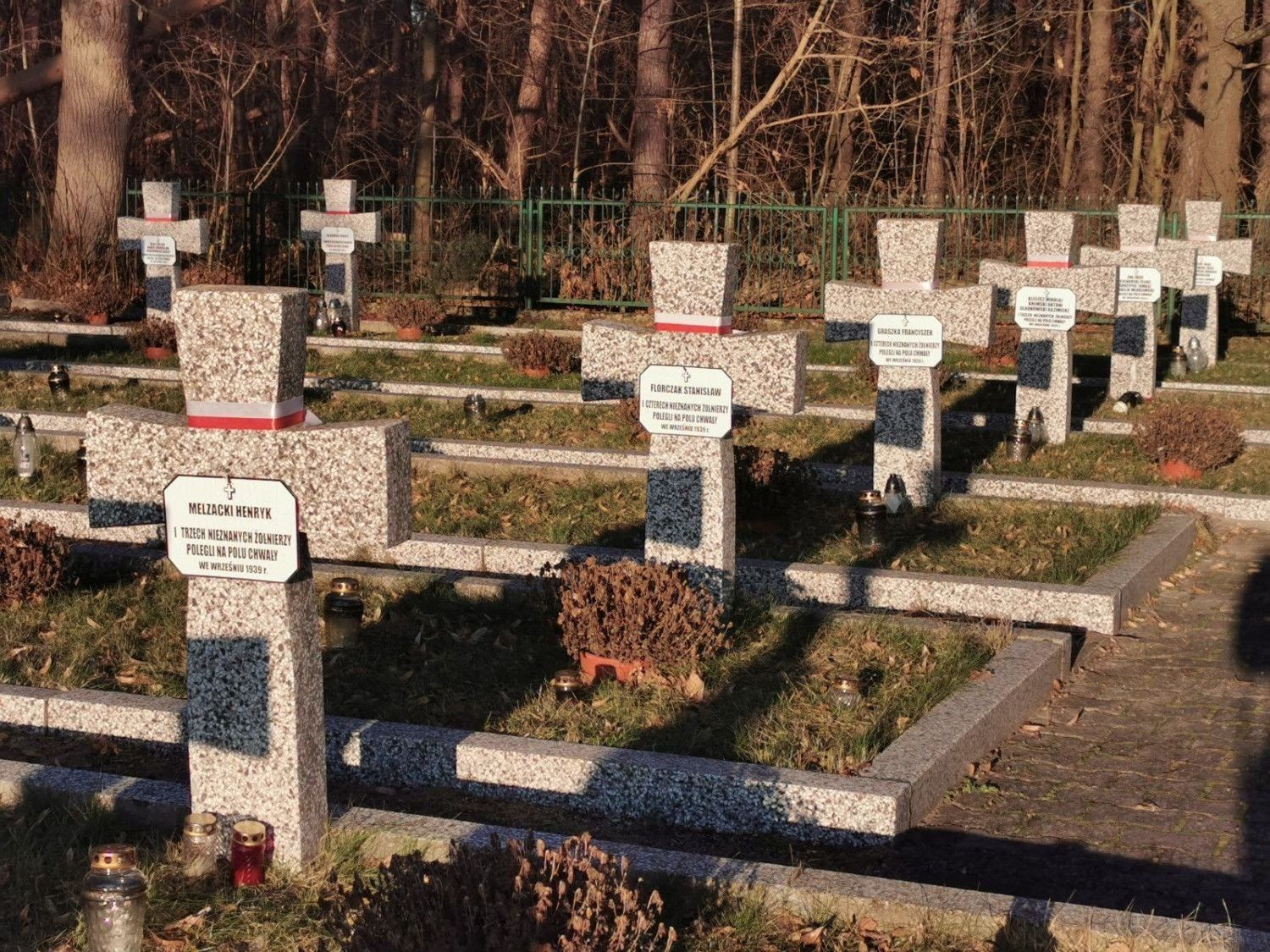 Cmentarz wojenny w Guźni