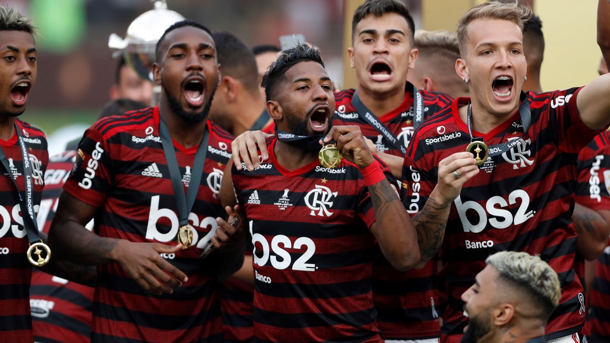 Zdjęcie okładkowe artykułu: PAP/EPA / PAOLO AGUILAR / Na zdjęciu: piłkarze Flamengo Rio de Janeiro