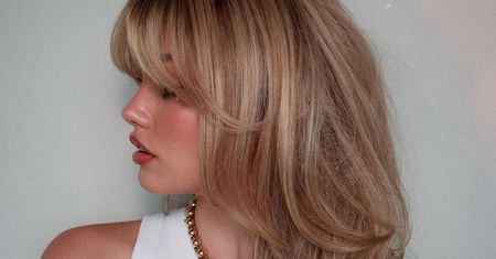 To dzieło sztuki we fryzjerstwie. Coś dla fanek Rachel Green i Brigitte Bardot