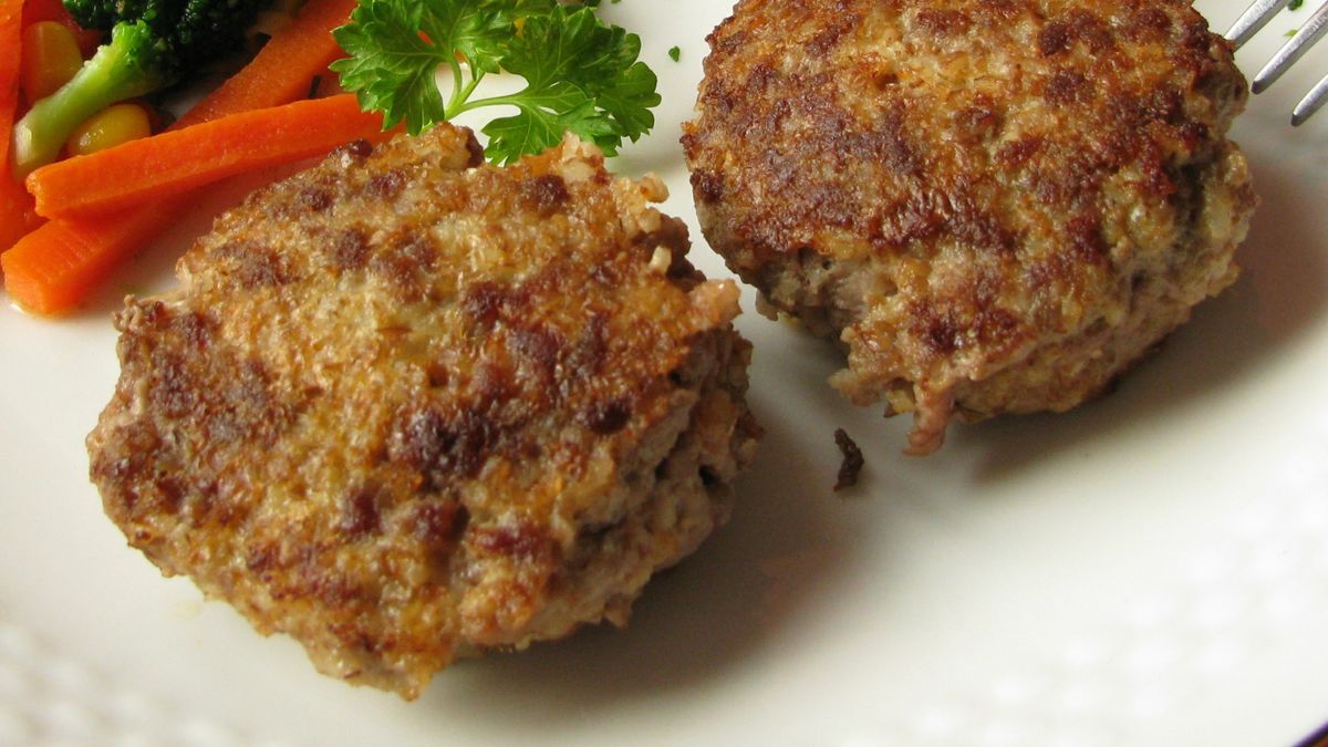 Kotlety mielone z młodą kapustą to pyszny wiosenny obiad
