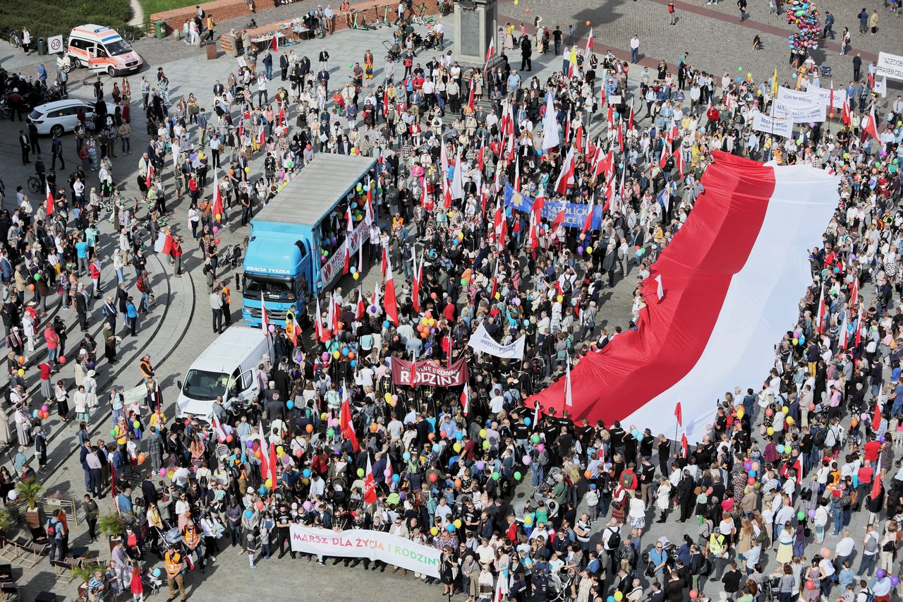 Warszawa. Uczestnicy Marszu dla Życia i Rodziny pod hasłem "Wspólnie brońmy rodziny", 20.09.2020 r. 