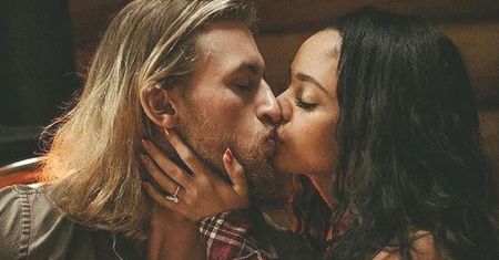 Gwiazda "Riverdale" ogłosiła, że jest w ciąży. Mąż… że się rozwodzą