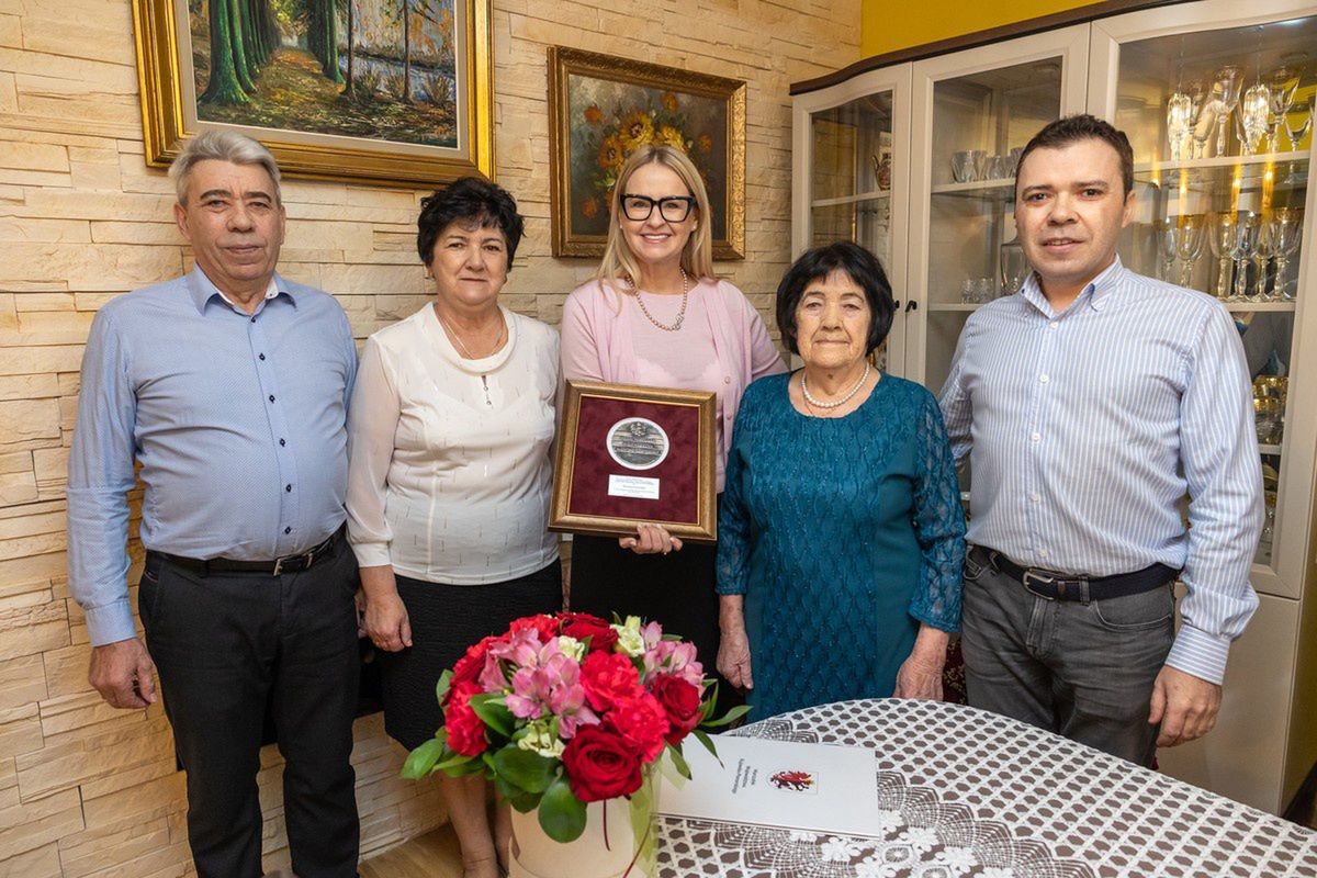 Samorząd Województwa wręczył medale stulatkom z regionu