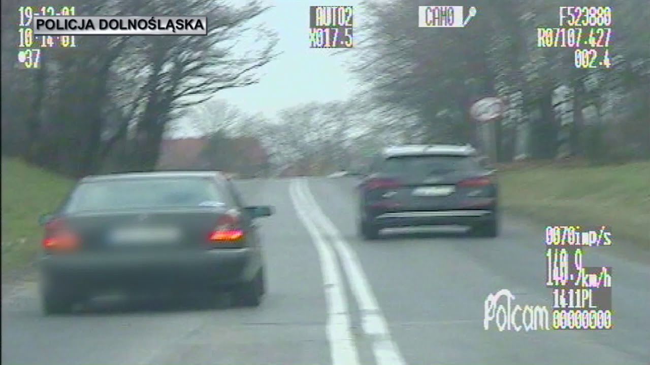 Policjanci nie mogli dogonić Mercedesa przez prawie 20 km.