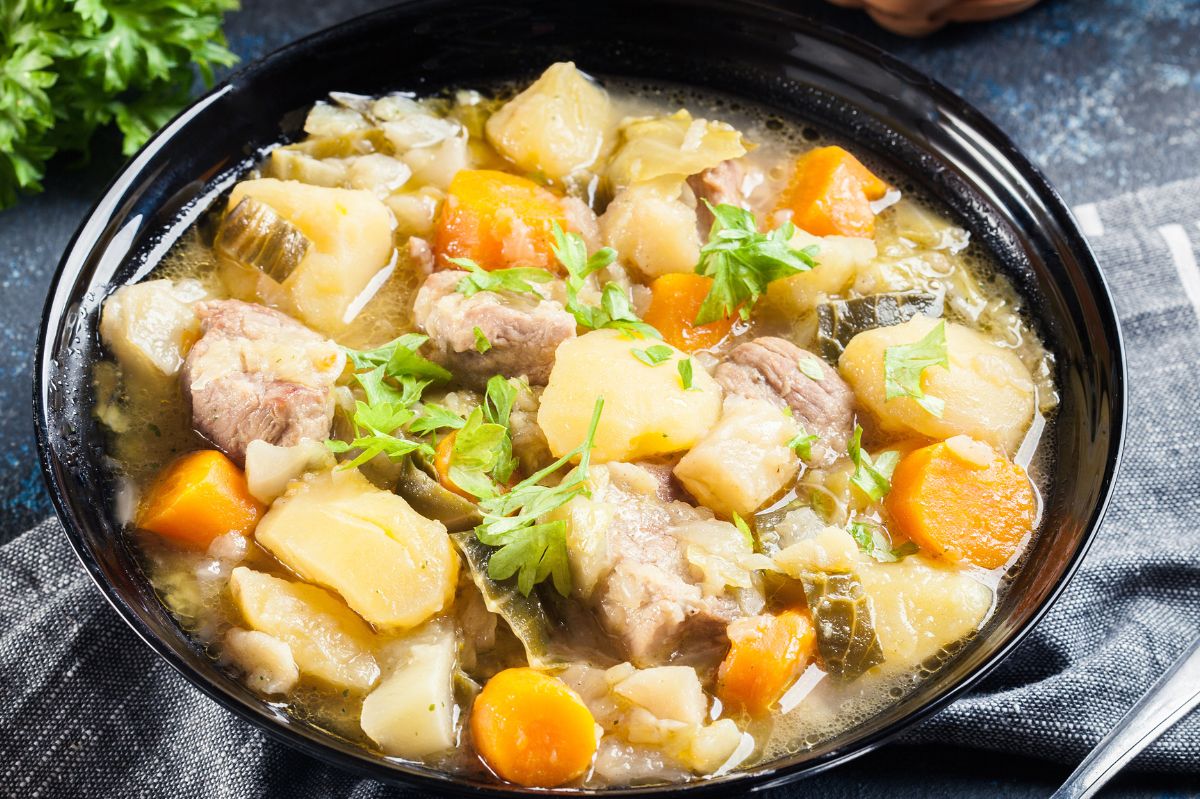 Gulasz robię po niemiecku. Mięso rozpada się pod widelcem