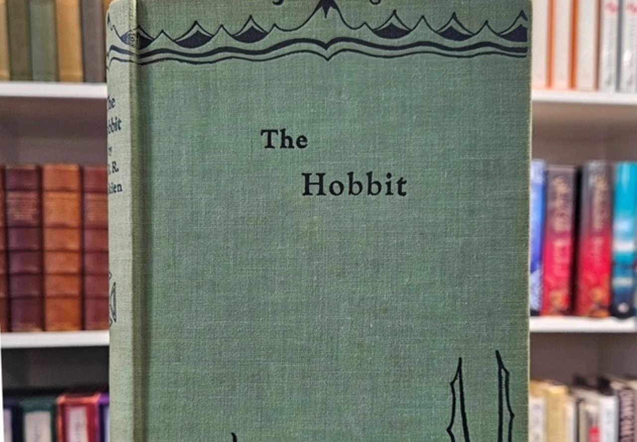 Cena zaskoczyła. Pierwsze wydanie "Hobbita" sprzedane
