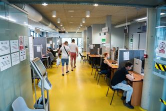 Najlepiej zarabiający Polacy i tak płacą niskie podatki na tle UE. Polski Ład tego nie zmienił