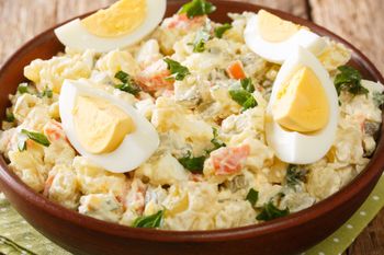 Wystarczy łyżka do sosu. Jarzynowa jest o wiele smaczniejsza i lepiej pasuje do świąt Wielkanocnych