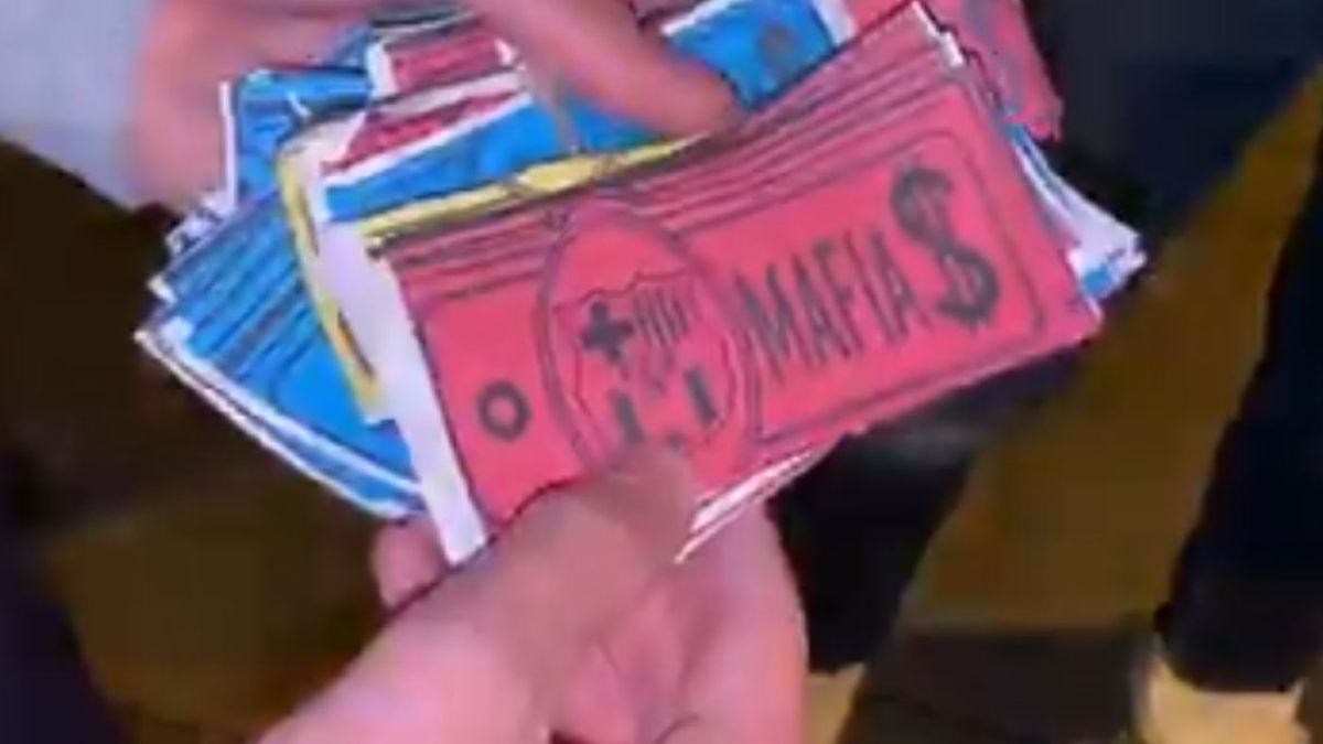 Banknoty wyrzucone przez kibiców Athletiku Bilbao