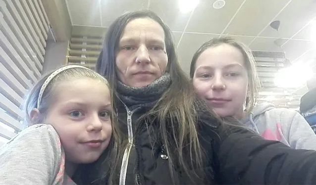 Pani Sylwia z córkami