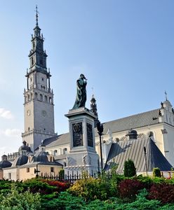 Nowość na Jasnej Górze. Duchowni jeżdżą specjalnymi pojazdami
