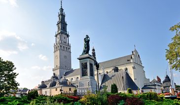 Nowość na Jasnej Górze. Duchowni jeżdżą specjalnymi pojazdami