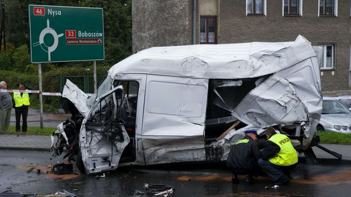 Przeładowane auta dostawcze to śmiertelne zagrożenie na drogach. Nie podlegają żadnej kontroli.