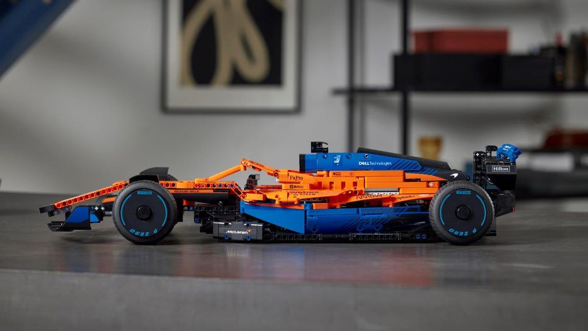 Zdjęcie okładkowe artykułu: Materiały prasowe / McLaren / Na zdjęciu: bolid McLarena z klocków Lego