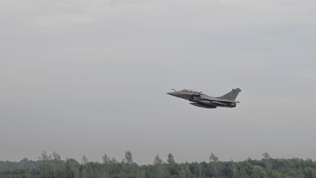 Francuski Rafale podczas startu z bazy w Mińsku Mazowieckim.