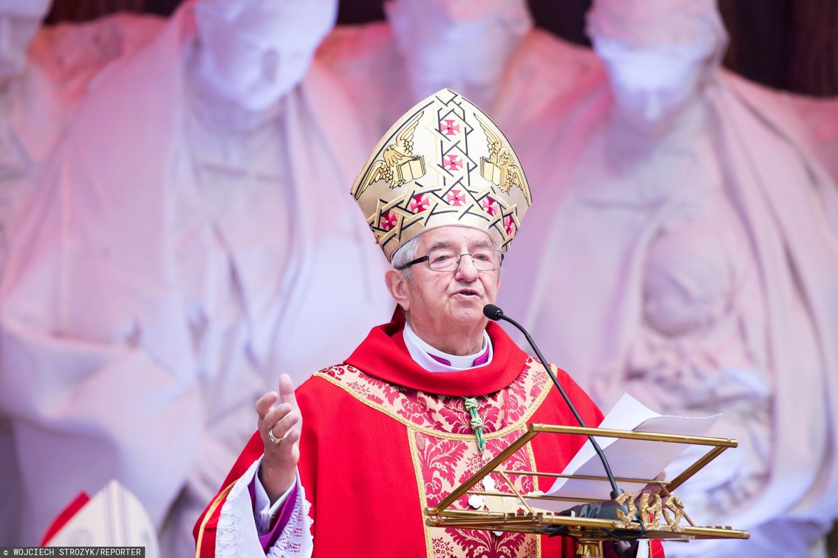 Abp Głódź sołtysem. Duchowny odniósł się do zarzutów 
