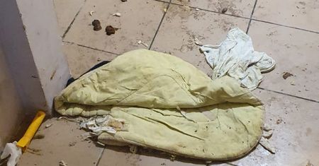 Naćpana 18-latenia matka w brudzie opiekowała się swoim synem