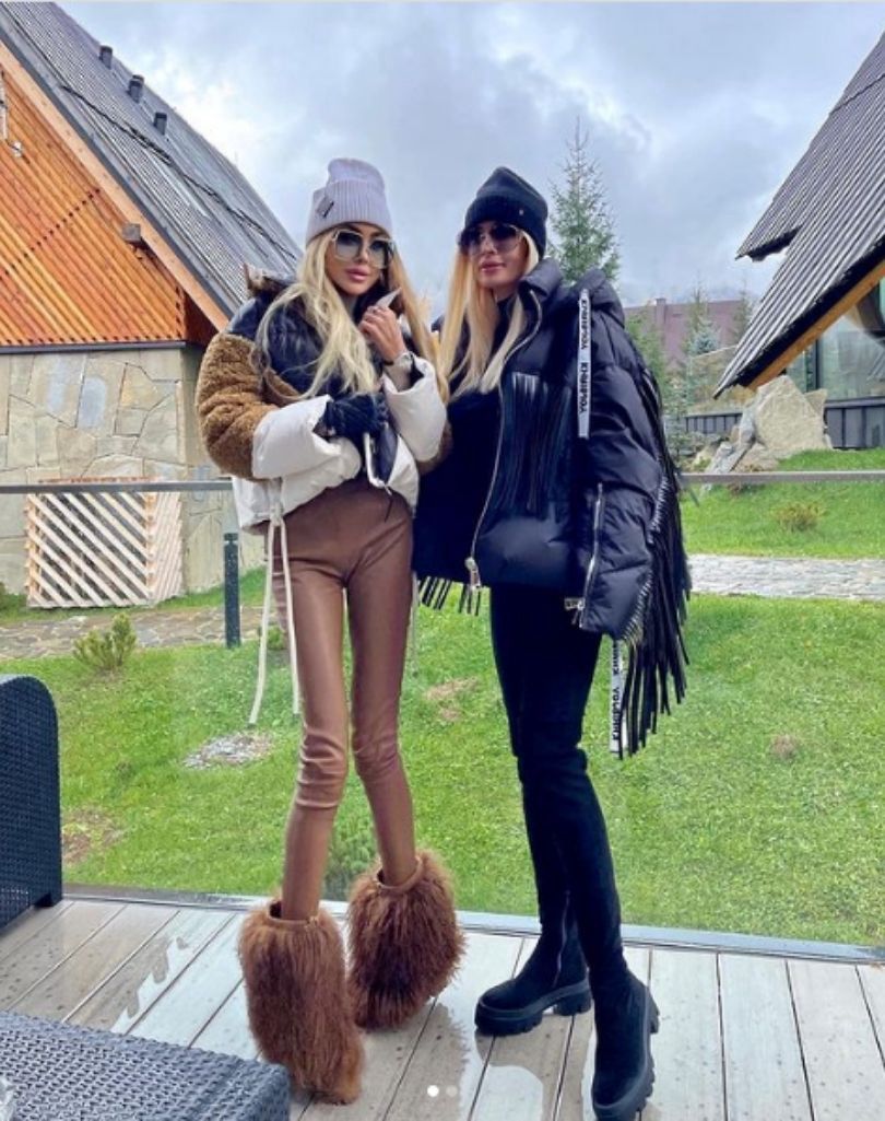 Julia Dybowska pozuje z mamą w Zakopanem