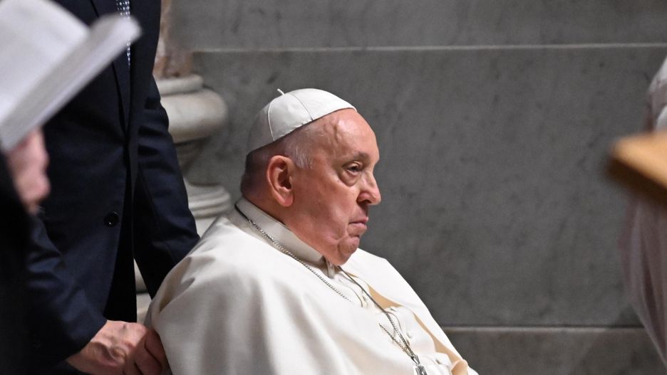 Pope Francis arrives to preside the Ultima Commendatio (last recommendation) and the Valedictio (farewell) during the funeral of late cardinal Sergio Sebastiani in St. Peter's Basilica at the Vatican City, 17 January 2024. EPA/MAURIZIO BRAMBATTI Dostawca: PAP/EPA.