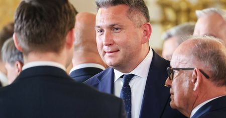 Prezes PKOl dostał zegarek za 40 tys. euro. Teraz w PiS nikt go nie zna