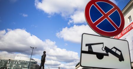 Warszawa. "Zabierzcie pojazdy inaczej będziemy musieli zrobić to my"