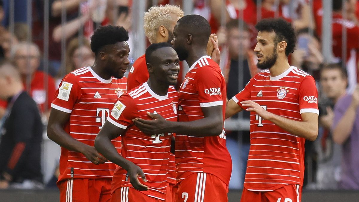 PAP/EPA / RONALD WITTEK / Na zdjęciu: piłkarze Bayernu Monachium