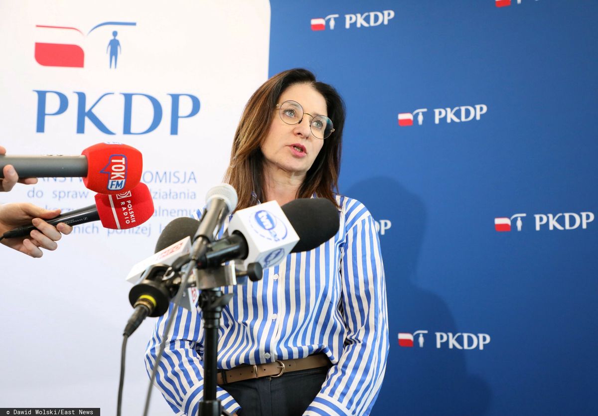 Karolina Bućko na konferencji prasowej komisji ds. pedofilii
