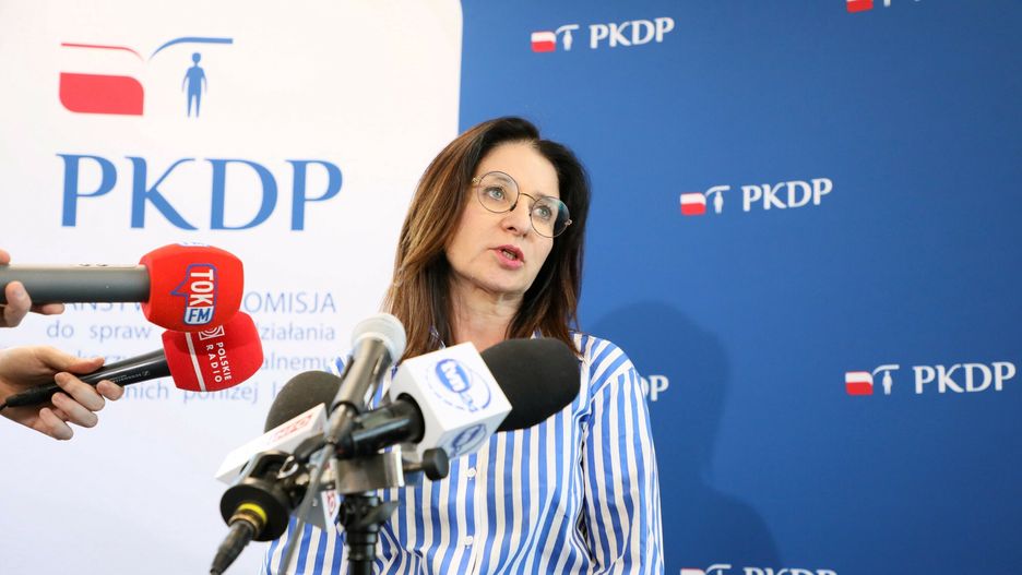 Konferencja prasowa komisji ds. pedofilii
Fot. Dawid Wolski/East News,  Warszawa, 29.04.2024. Konferencja prasowa z udzialem przewodniczacej panstwowej komisji do spraw przeciwdzialania wykorzystaniu seksualnemu maloletnich ponizej lat 15, p. Karoliny Bucko (n/z), w siedzbie komisji przy Twardej.
Dawid Wolski