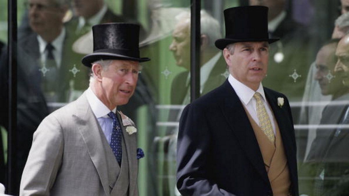 Od kiedy Karol został królem, sytuacja jego młodszego brata uległa gwałtownemu pogorszeniu
