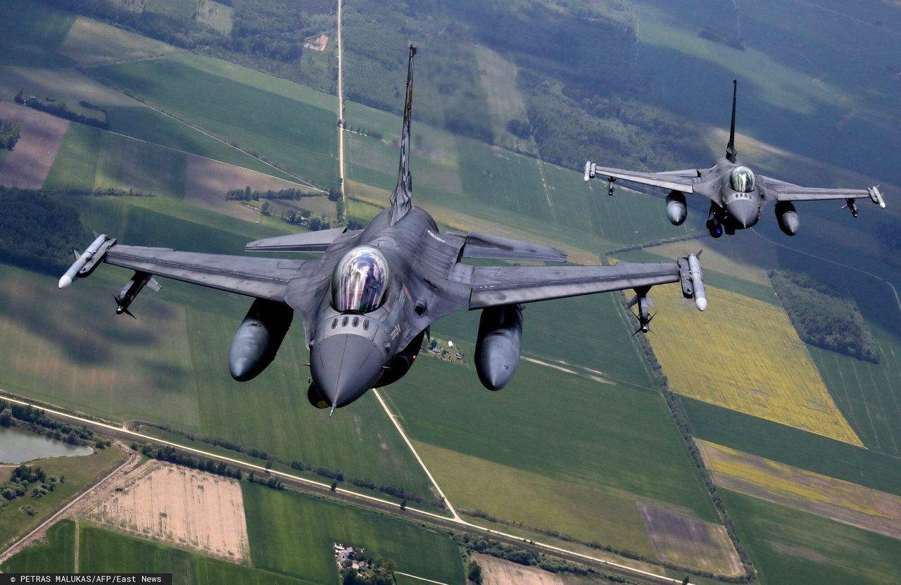 F-16 planes over Poland