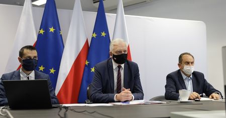 Nagła zmiana w rządzie ws. obostrzeń w ferie. Gowin zaskakuje deklaracją