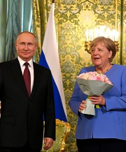Angela Merkel jak królik z kapelusza. Chcą, żeby weszła do gry