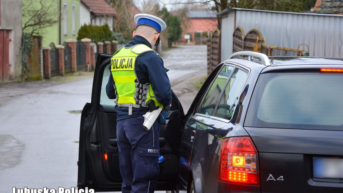 Wpaść można podczas kontroli policji. Ale karę można dostać też za auto stojące w garażu