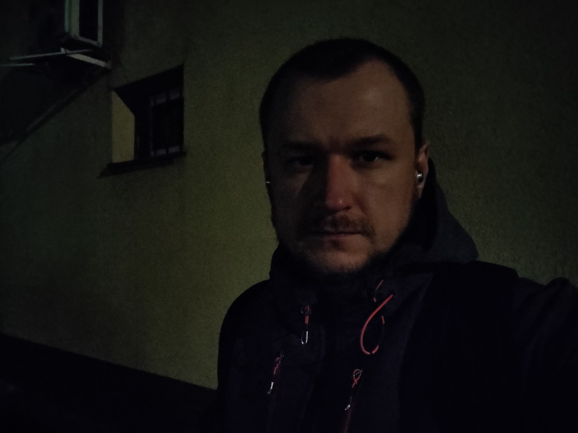 Smartfon inny niż (prawie) wszystkie. ASUS Zenfone 8 Flip: test 6