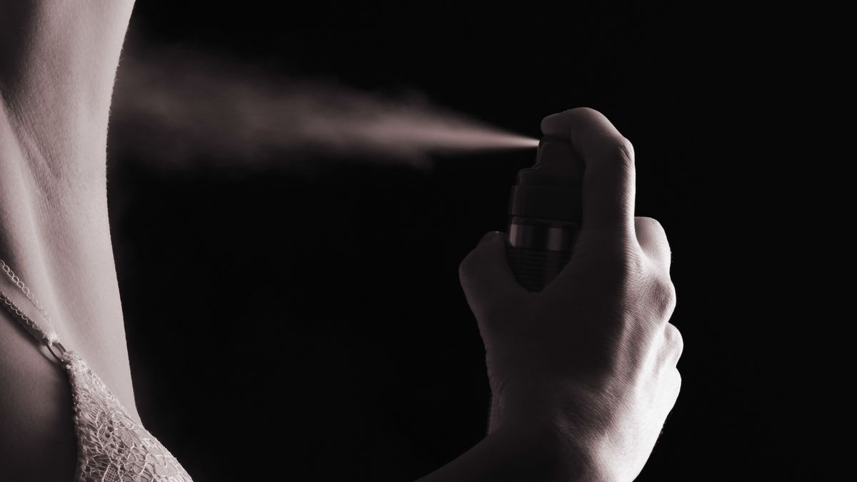 o której godzinie używać dezodorantu? 