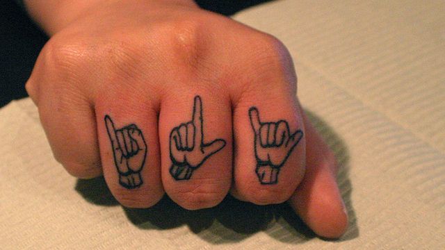 Zobacz, jak rękawica tłumaczy język migowy na tekst [wideo] 1