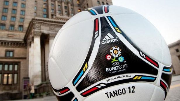 Oficjalne piłki piłkarskich Mistrzostw Europy 1