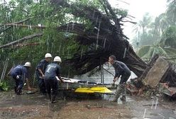Zniszczenia po przejściu cyklonu w Birmie