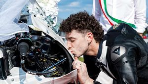 "Poślubił" motocykl. Zaskakująca decyzja Włocha