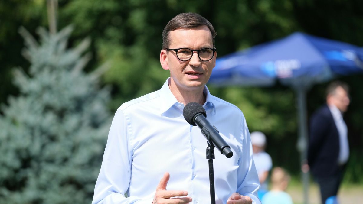 Premier i Rada Rodziny o mieszkalnictwieFot. Mateusz Grochocki/East News, Warszawa, 10.08.2021. Spotkanie premiera Mateusza Morawieckiego z przedstawicielami Rady Rodziny, Zwiazku Duzych Rodzin oraz rodzinami na temat programu "Mieszkania bez wkladu wlasnego".N/z: Mateusz MorawieckiMateusz Grochocki