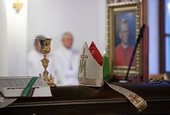 Trumna z ciałem kard. Macharskiego przewieziona do Pałacu Arcybiskupów Krakowskich