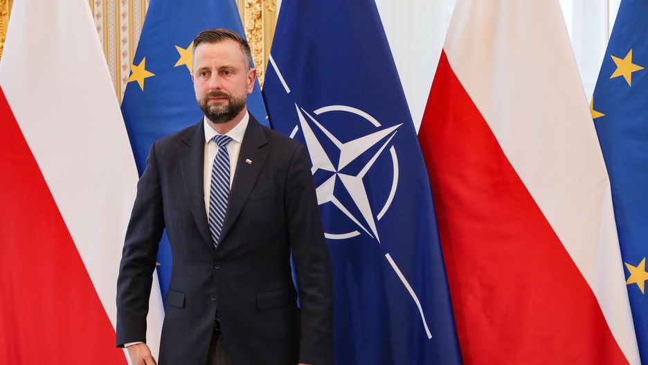 W�adys�aw Kosiniak-Kamysz
Tomasz Gzell
polityk, polityka, porozumienie, przemys� obronny, raport, umowa, umowy, �a�cuch dostaw, podpisanie, polski przemys� obronny, przemys� zbrojeniowy, sygnatariusze, wsp�praca, zbrojeniowy, Kosiniak Kamysz