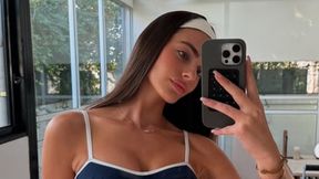 Spotyka się z synem miliardera. "Najpiękniejsza kobieta świata"