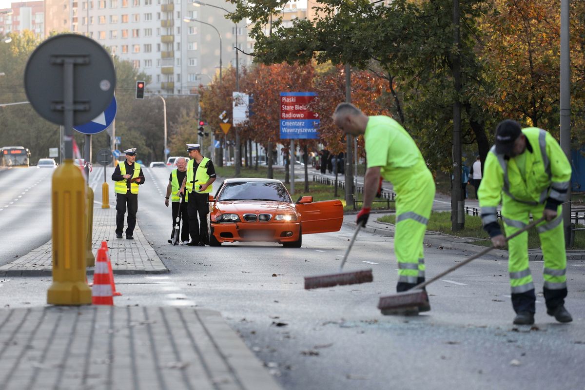 Warszawa. Świadek wypadku na Bielanach o kierowcy BMW: z całym impetem uderzył w mojego przyjaciela