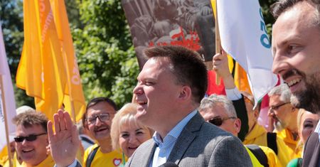 Hołownia na marszu 4 czerwca nie ma lekko. Musi się tłumaczyć