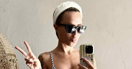 Blanka Lipińska zachwyca formą, prężąc się w bikini przed lustrem