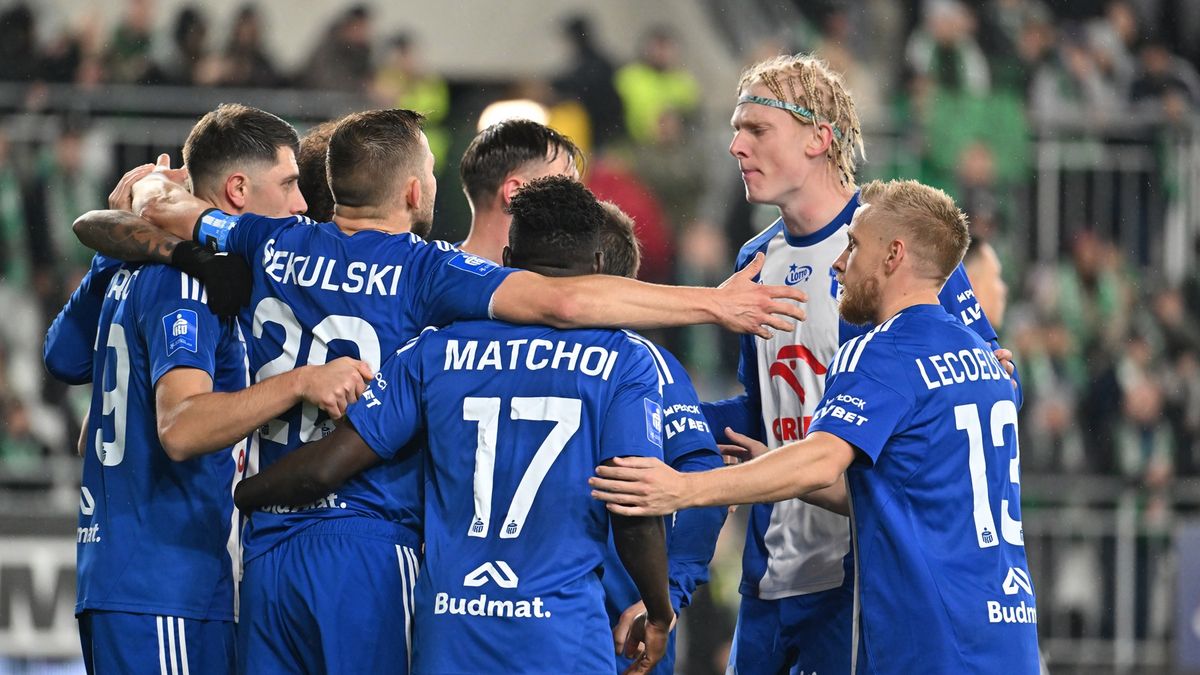 PAP / Piotr Polak / Na zdjęciu: Piłkarze Wisły Płock.