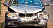 Radomsko: Wypadek w centrum. Uszkodzony mercedes, dwa bmw i słup