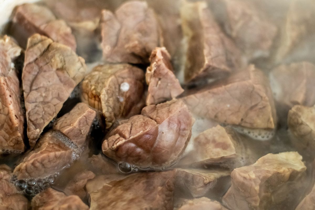 W PRL-u nikt się nie brzydził. Dziś prawie każdy się wzdryga, a ja robię z nich pyszny gulasz