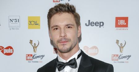 Mikołaj Roznerski ma wyrzeźbione ciało. Pokazał się fankom bez koszulki